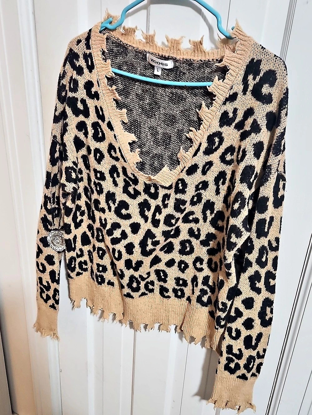 VIGOSS Leopard Print Distressed Sweater Size Large